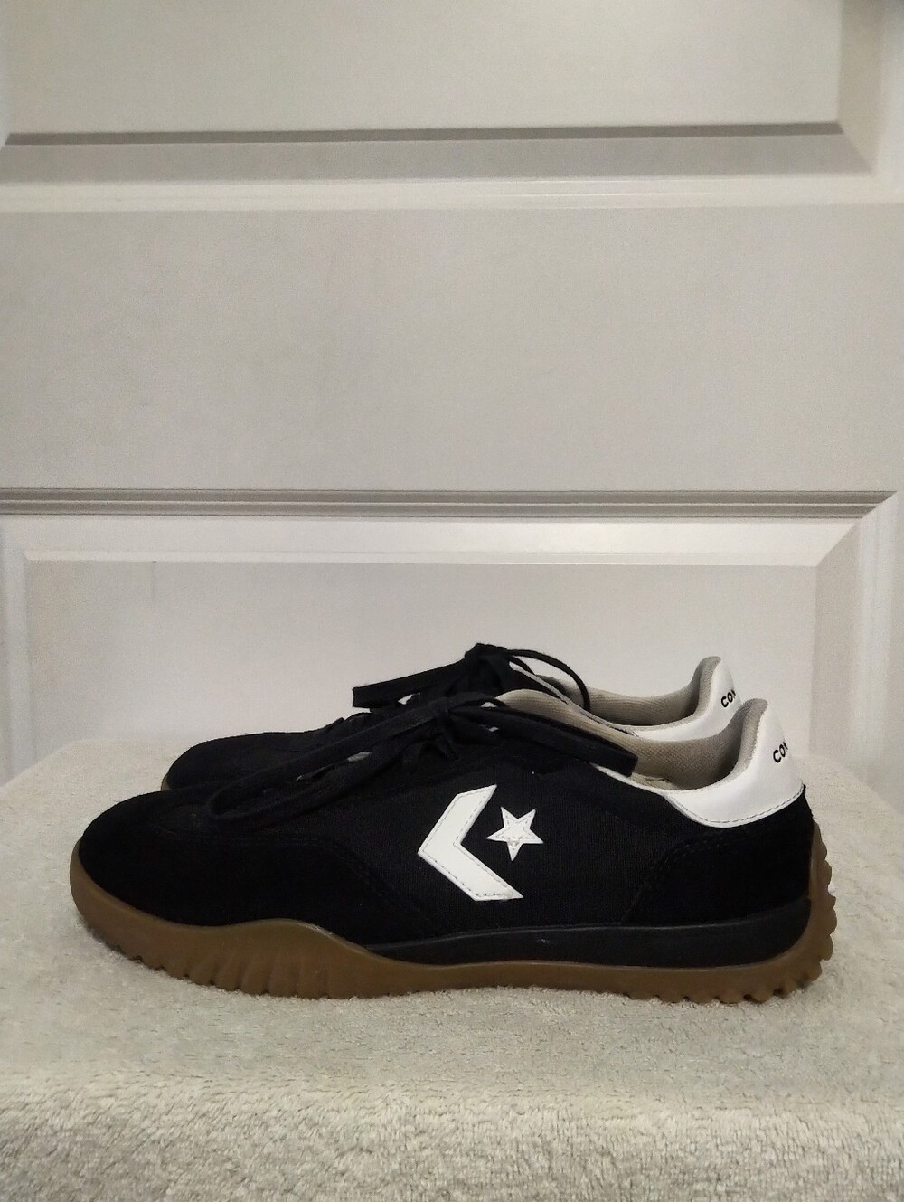 Converse Run Star Trainer Low Black White Sneaker - Unisex ( Men 8.5/ Women 10)